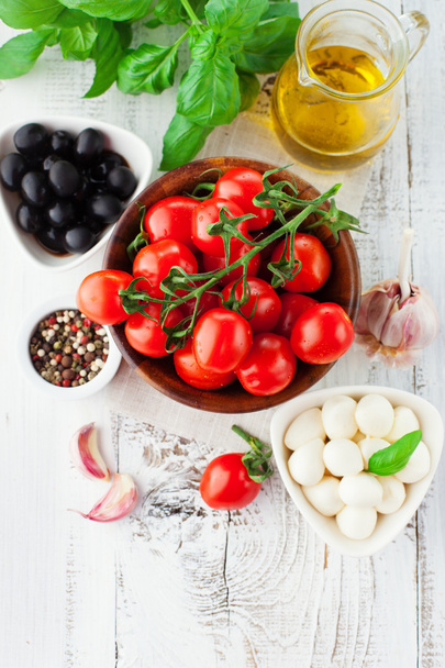 Tomatoes and mozzarella with basil leaves - Fotografie, Obrázek