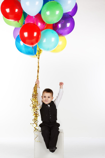 Little boy holding colorful balloons - Foto, afbeelding