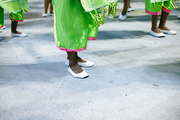 szamba táncos lába balett cipőt visel egy Rio de Janeiro-i próbán, Brazíliában. - Fotó, kép