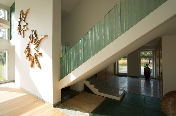 Staircase with glass balustrade - Φωτογραφία, εικόνα