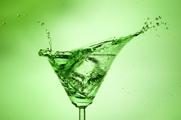 Splashing green cocktail - Zdjęcie, obraz
