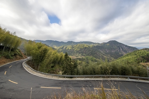 dağ yoluyla yol - Fotoğraf, Görsel
