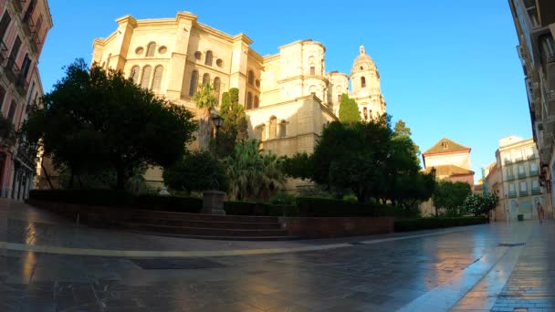 MALAGA, SPANJE - APRIL 9, 2023: Renaissance Kathedraal - Rooms Katholieke Kerk, werd gebouwd tussen 1528 en 1782 in Malaga, Spanje op 9 april 2023 - Video
