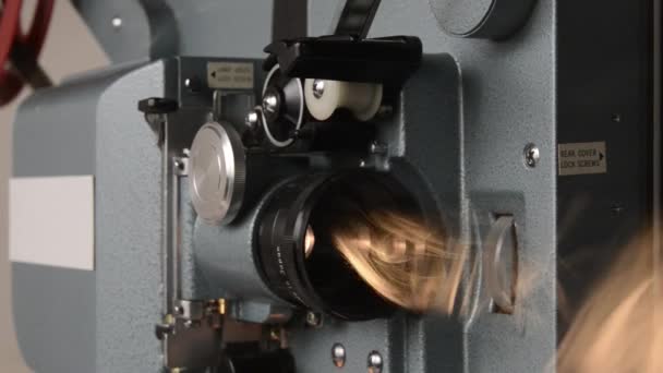 Proiettore da 16 mm
 - Filmati, video