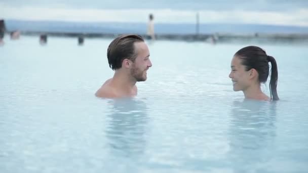 Couple relaxing in hot pool on Iceland - Imágenes, Vídeo