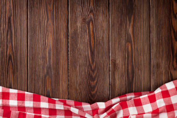Stół kuchenny z czerwony ręcznik - Zdjęcie, obraz