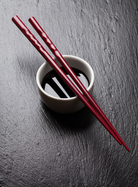 Japanilaiset sushi syömäpuikot
 - Valokuva, kuva