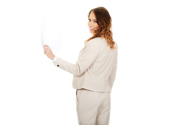 Businesswoman holding a paper sheet. - Fotoğraf, Görsel