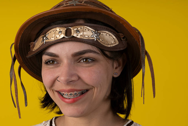 Mujer de 25 años con el típico atuendo brasileño de "festa junina" - Foto, imagen