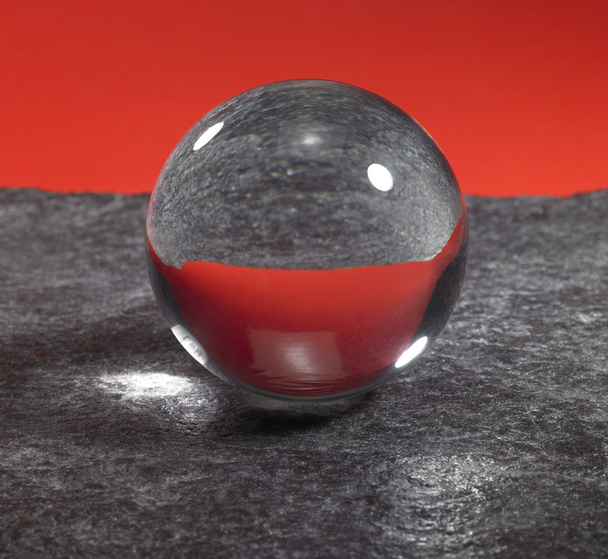 Crystal ball op stenen oppervlak - Foto, afbeelding