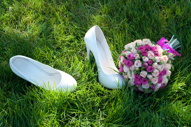 wedding bouquet and shoes - 写真・画像
