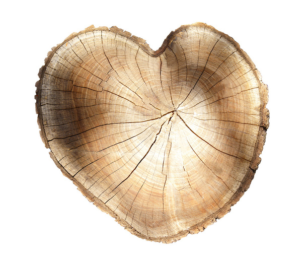 dwarsdoorsnede van de boom ringen, gesneden in de vorm van hart - Foto, afbeelding