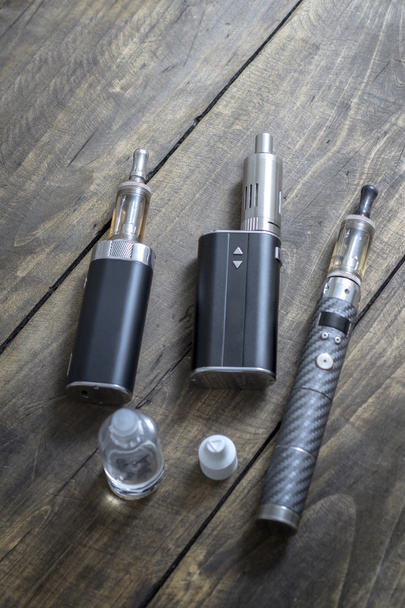 Advanced personal vaporizer or e-cigarette - Fotoğraf, Görsel