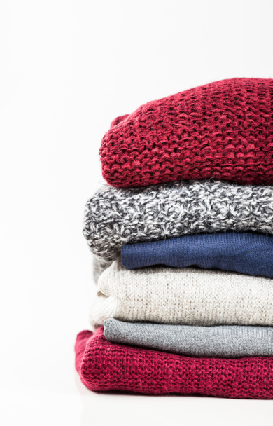 Pila de suéteres de lana hechos a mano
 - Foto, Imagen