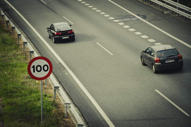 Segnale stradale per limite di velocità
 - Foto, immagini