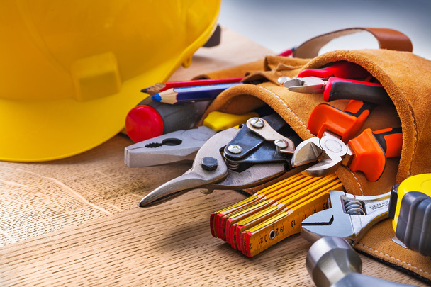 Set of construction tools in toolbelt - Foto, afbeelding