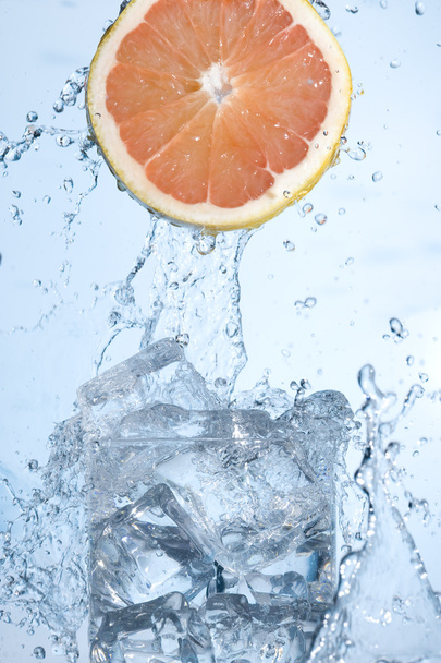 水とオレンジ - 写真・画像