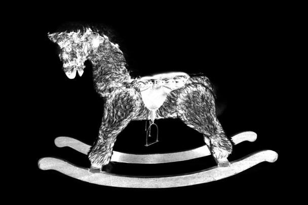 fotogramma digitale del cavallo a dondolo
  - Foto, immagini