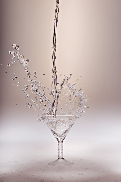agua fría salpicadura bebida
 - Foto, Imagen