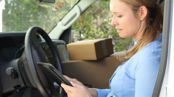 Female delivery driver using tablet - Materiał filmowy, wideo