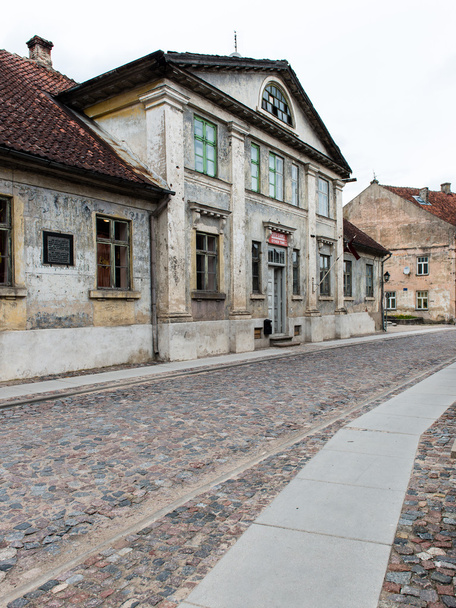 historische Gebäude in der Altstadt von Kuldiga, Lettland - Foto, Bild