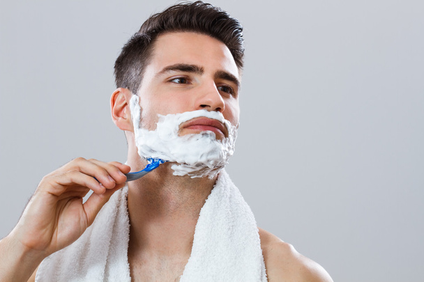 Photo of handsome man shaving his face - Foto, afbeelding