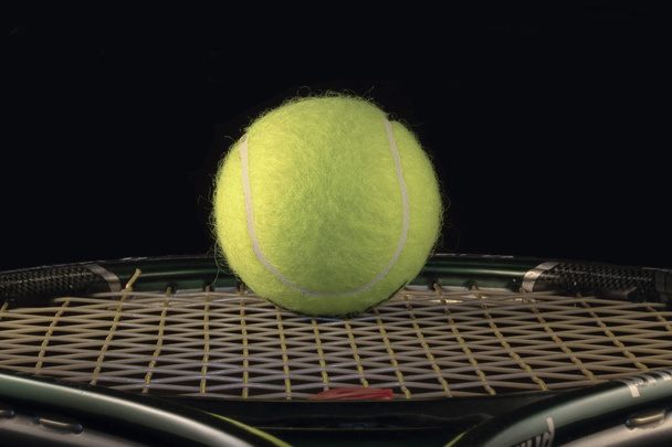 Бал и теннисная ракетка
 - Фото, изображение