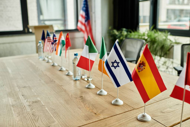 Прапори, виставлені на конференції Моделі ООН. - Фото, зображення