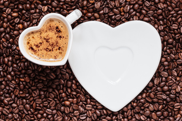 White coffee cup heart shaped - Фото, изображение