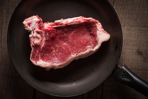 Piece of meat in pan - Foto, Imagen