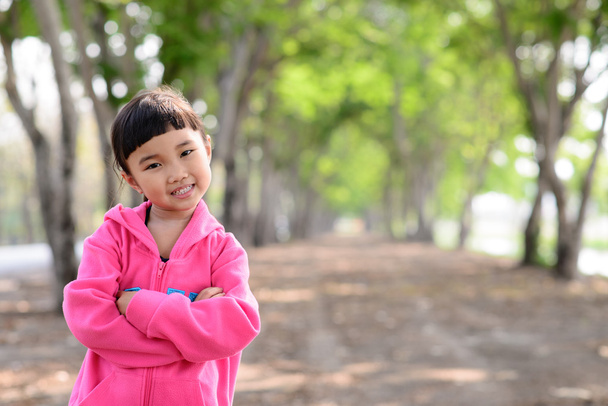 asiatische Kind Porträt im Garten - Foto, Bild
