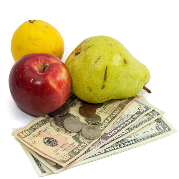 vysoké náklady na jídlo ovoce a peníze - Fotografie, Obrázek