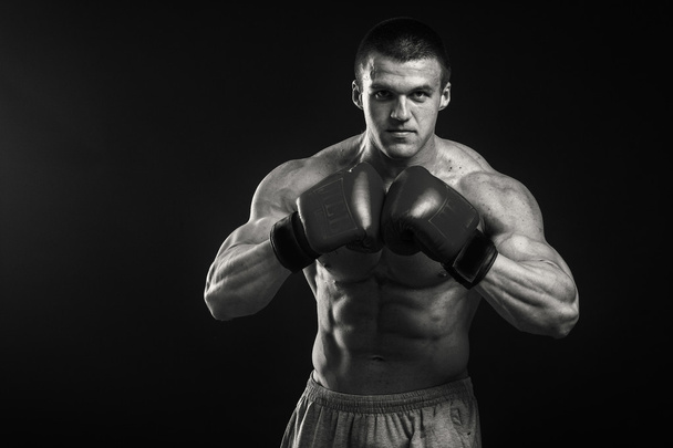 Yakışıklı güçlü boksör - Fotoğraf, Görsel