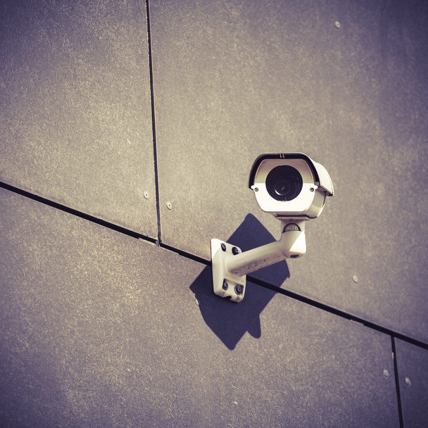 Caméra de sécurité sur mur de bureaux gris
 - Photo, image