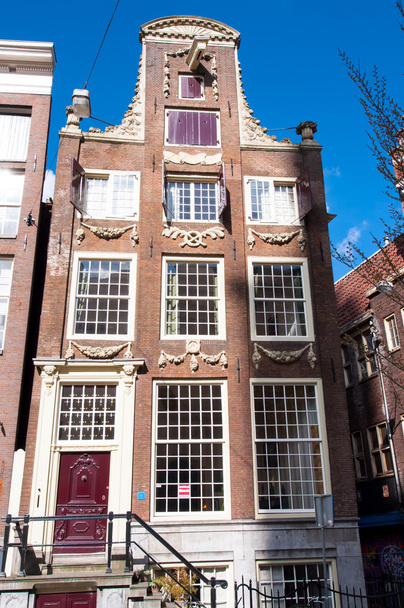 AMSTERDAM,NETHERLANDS-APRIL 27: Amsterdam 17th century architecture in down town on April 27, 2015 in Amsterdam, Netherlands. - Zdjęcie, obraz