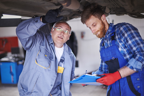 Two mechanics at the service - Photo, Image