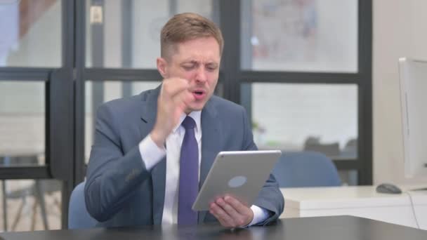 Mature Adult Businessman Facing Online Loss on Digital Tablet - Felvétel, videó