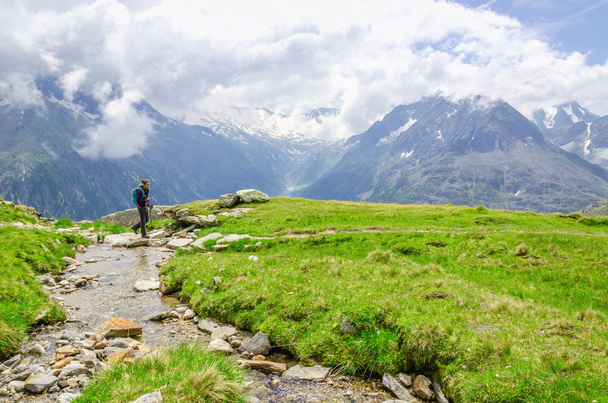 Krásnou alpskou krajinu s řekou, Rakousko - Fotografie, Obrázek