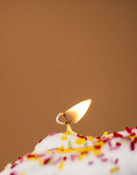 Cupcake with a lit candle - Φωτογραφία, εικόνα