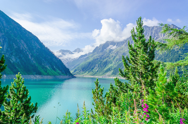 Azuurblauwe bergmeer en hoge Alpine pieken, Oostenrijk - Foto, afbeelding
