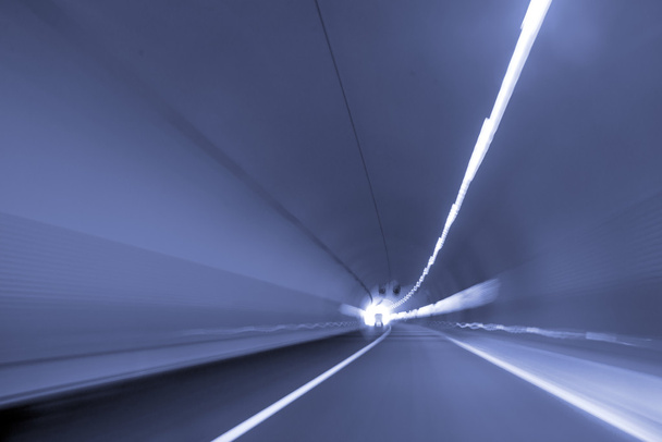 Швидкий автомобіль тунель
 - Фото, зображення