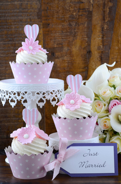 Wedding Day shabby chic style pink cupcakes - Photo, Image