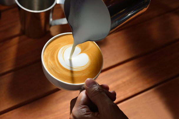 Fabrication de café latte art
 - Photo, image