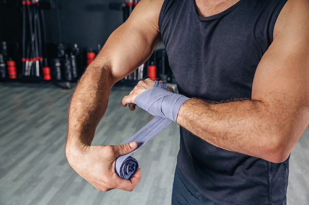 Adam eller eğitim boks önce bandaj ile kaydırma - Fotoğraf, Görsel