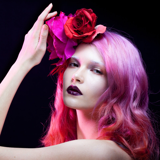 Fatal girl, daring look. Beautiful girl with pink hair - Fotografie, Obrázek