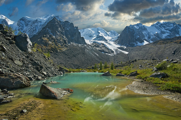 Montanhas Altai
 - Foto, Imagem