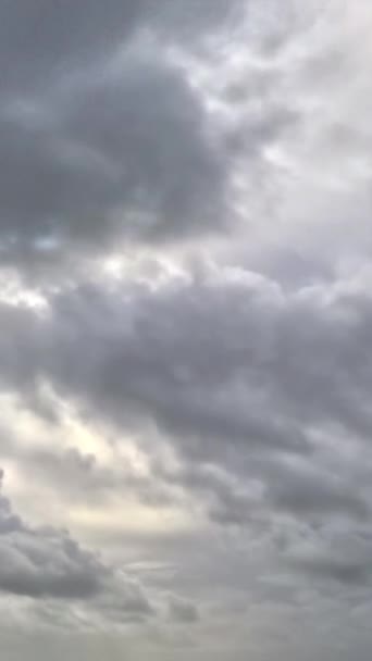 Sunlight breaking through clouds, serene and dynamic atmosphere. - Filmati, video