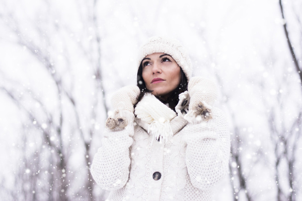 Woman wearing knitwear in the snow - Fotoğraf, Görsel