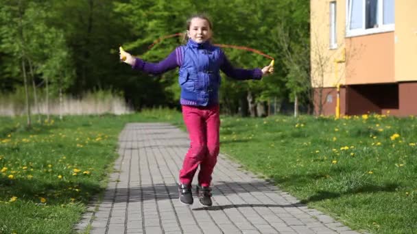 Girl jumping rope - Footage, Video