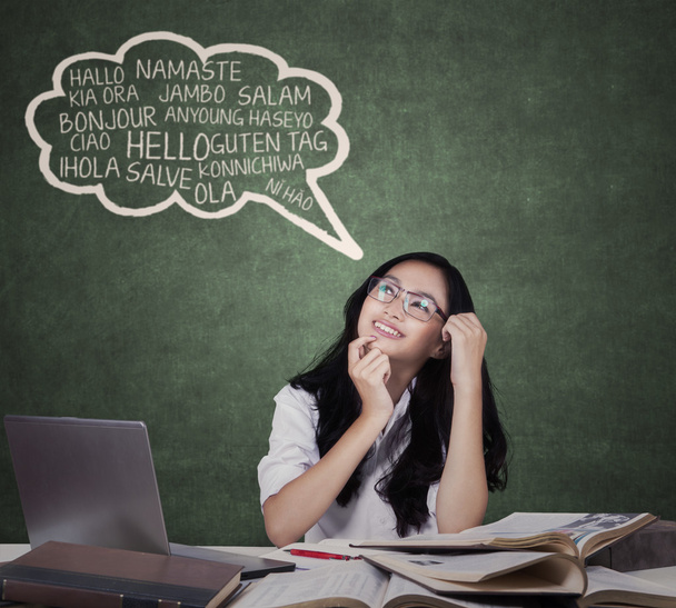Teenage girl learning foreign languages - Foto, Imagen